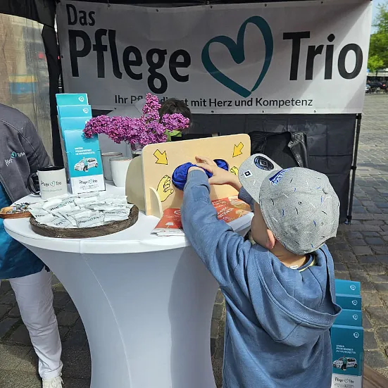 Tag der Pflege: Informationsstand von "Das PflegeTrio"